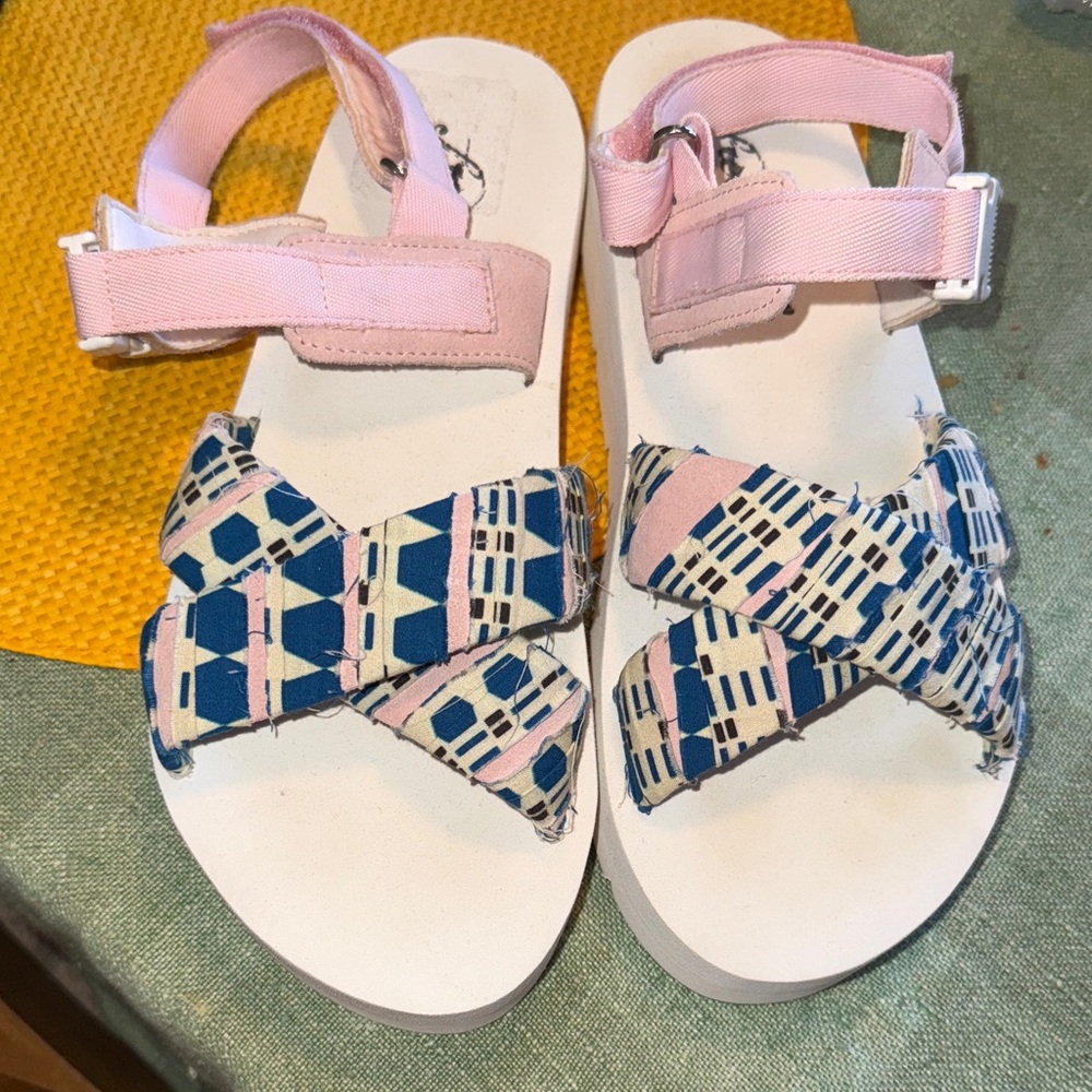 Stylish Free People sandals with Pink and Blue Pattern